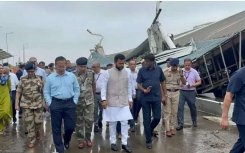 इन्दिरा गान्धी विमानस्थलको छत खस्दा एकजनाको मृत्यु, ६ जना घाइते, मृतकको परिवारलाई २० लाख