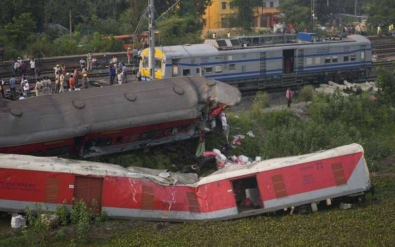 दार्जिलिङमा रेल दुर्घटना : मृत्यु हुनेको संख्या १५ पुग्यो