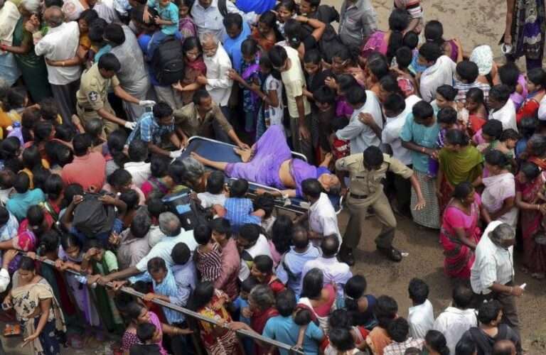 भारतको उत्तर प्रदेशमा भागदौड हुँदा मृत्यु हुनेको संख्या ११६ पुग्यो