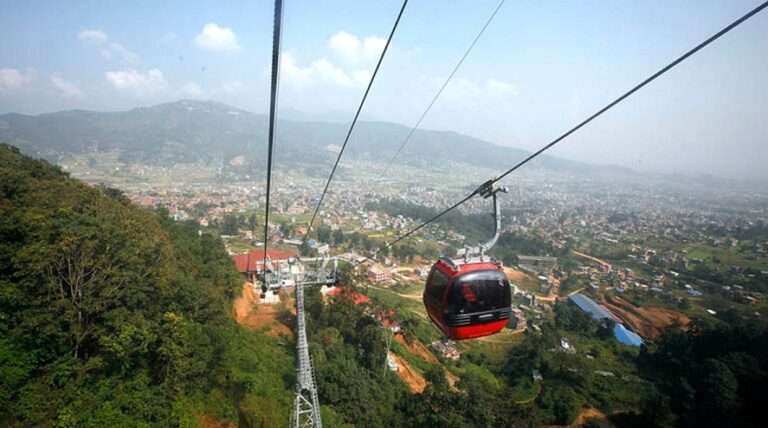 चन्द्रागिरि केबलकारमा यात्रु अड्किए
