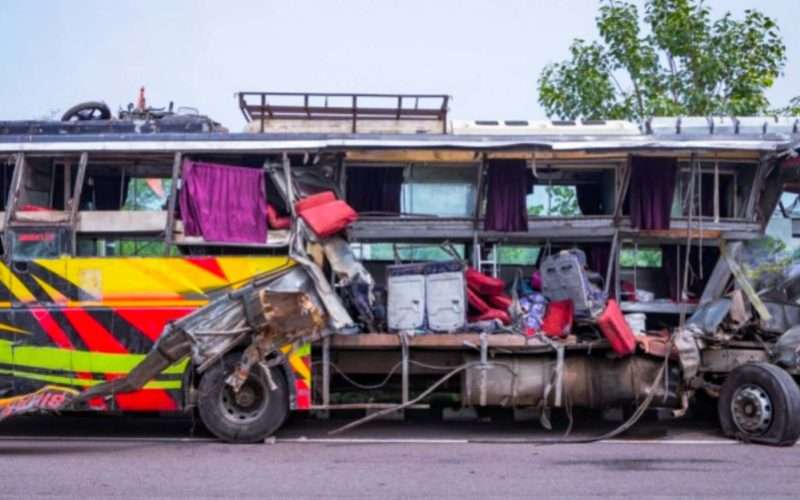 एक्सप्रेस-वेमा दुर्घटना हुँदा १८ जनाको मृत्यु