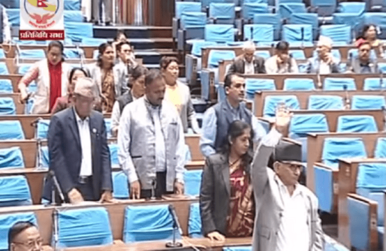 संसदमा एमाले र माओवादी केन्द्रका सांसदबीच भनाभन