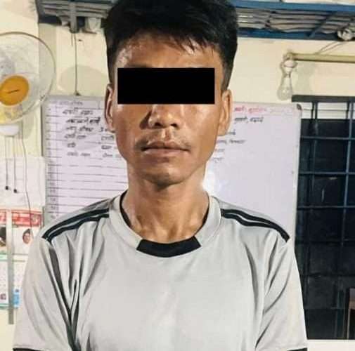 हतकडी फुस्काई फरार थुनुवा बिर्तामोड बसपार्कमा भेटिए