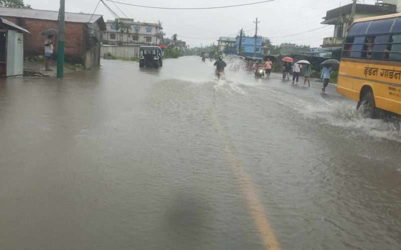 अविरल वर्षाका कारण झापासहित देशभरको जनजीवन प्रभावित