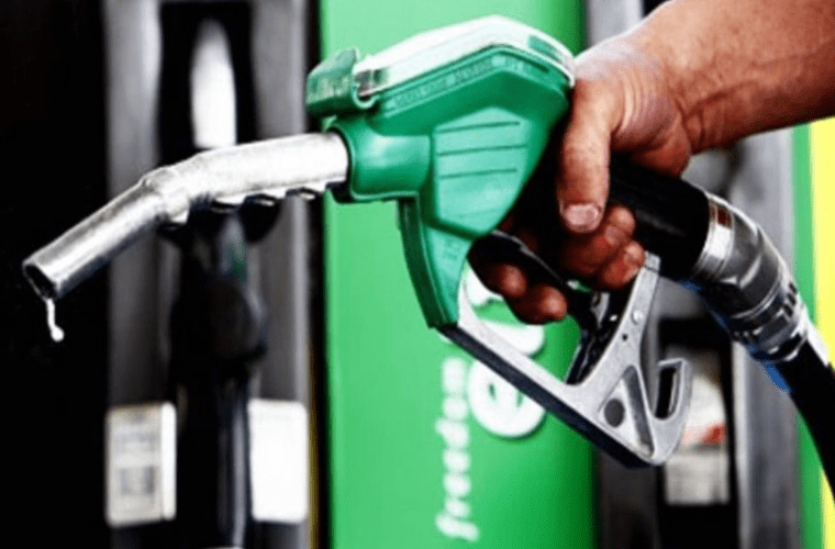 पेट्रोलमा १५ र डिजेल-मट्टितेलमा १० रुपैयाँ मूल्य बढ्यो