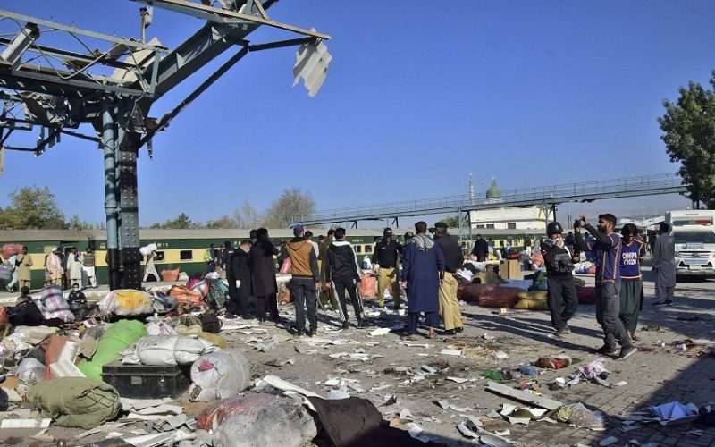 पाकिस्तानको रेलवे स्टेसनमा विस्फोट, १७ जनाको मृत्यु