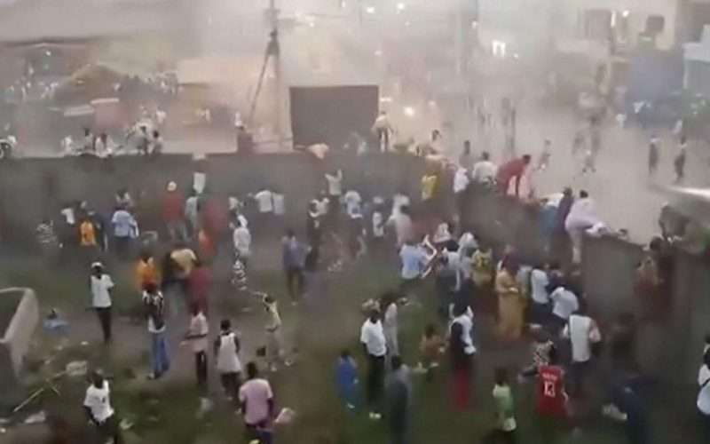 फुटबल खेलका क्रममा झडप हुँदा गिनीमा सयौंको मृत्यु