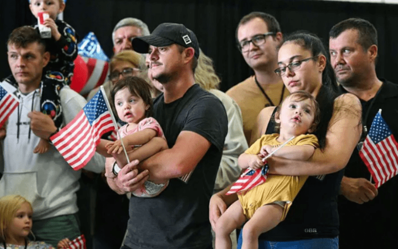 दक्षिण अफ्रिकाका ५९ जना अल्पसंख्यक श्वेत शरणार्थी अमेरिका पुगे