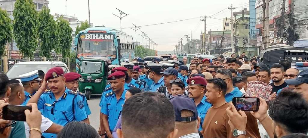 स्थानीयको सक्रियतामा क्षतिग्रस्त भौतिक संरचना पुनः निर्माणसंगै आजबाट काममा प्रहरी