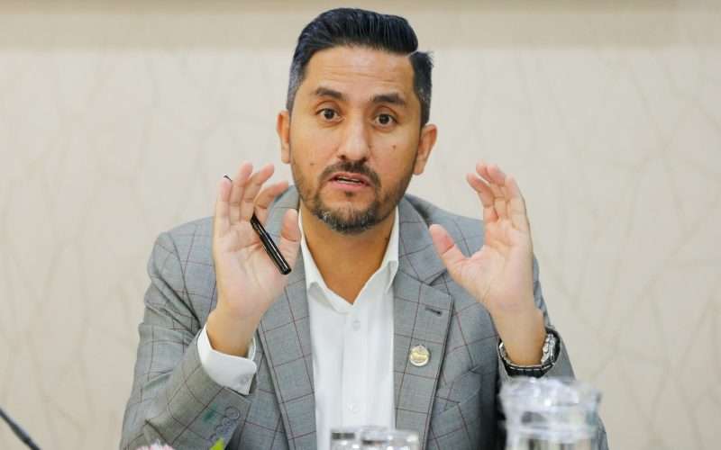 सञ्चारमन्त्री खरेलले दिए राजीनामा, रास्वपाबाट चुनाव लड्ने तयारी