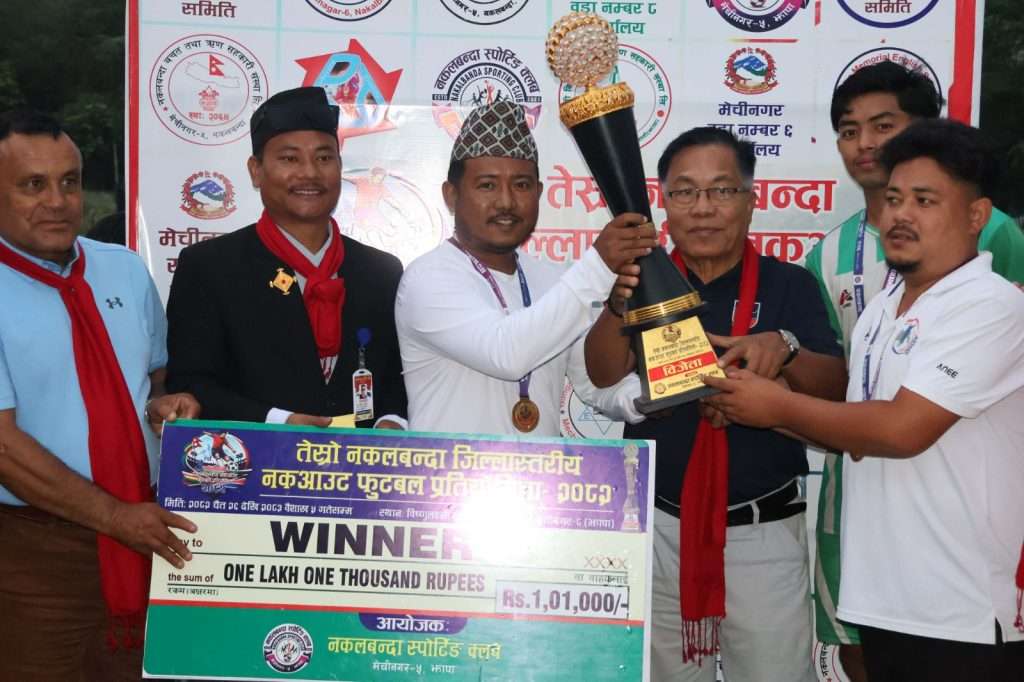 नकलबन्दा नकआउटको उपाधि आदर्शलाई