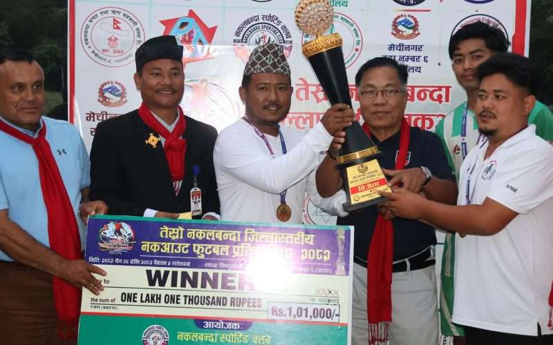 नकलबन्दा नकआउटको उपाधि आदर्शलाई