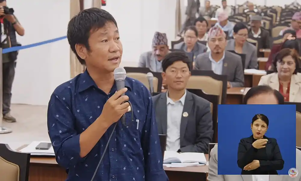 सभामुखलाई साम्पाङले भने- कि प्रधानमन्त्रीलाई संसदमा ल्याउनुस्, कि मलाई निकाल्नुस्