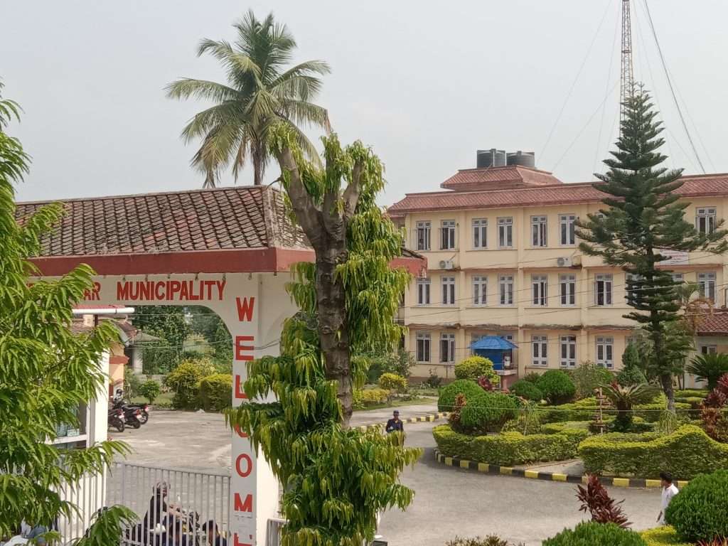 मेचीनगरको सार्वजनिक सुनुवाइमा जनआक्रोश, न्यून सहभागिताले कार्यक्रममाथि प्रश्न